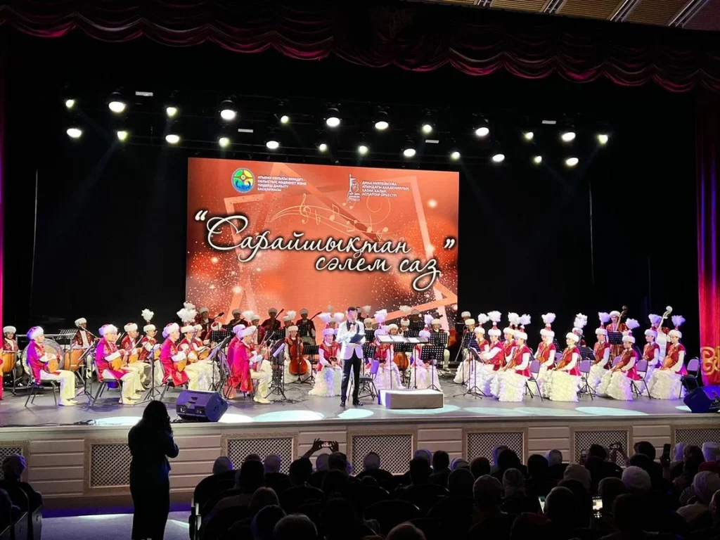 Атыраулық оркестр Сарыарқа төрінде өнер көрсетті